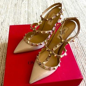 Like new! Worn once nude Valentino rockstud heels